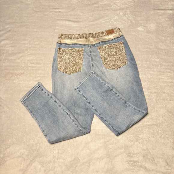Judy Blue Slim Fit Jeans Women's 11/30 Light Wash Leopard Waistband - Picture 7 of 12